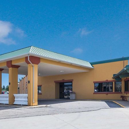 Badlands Inn & Suites Dickinson Exterior photo