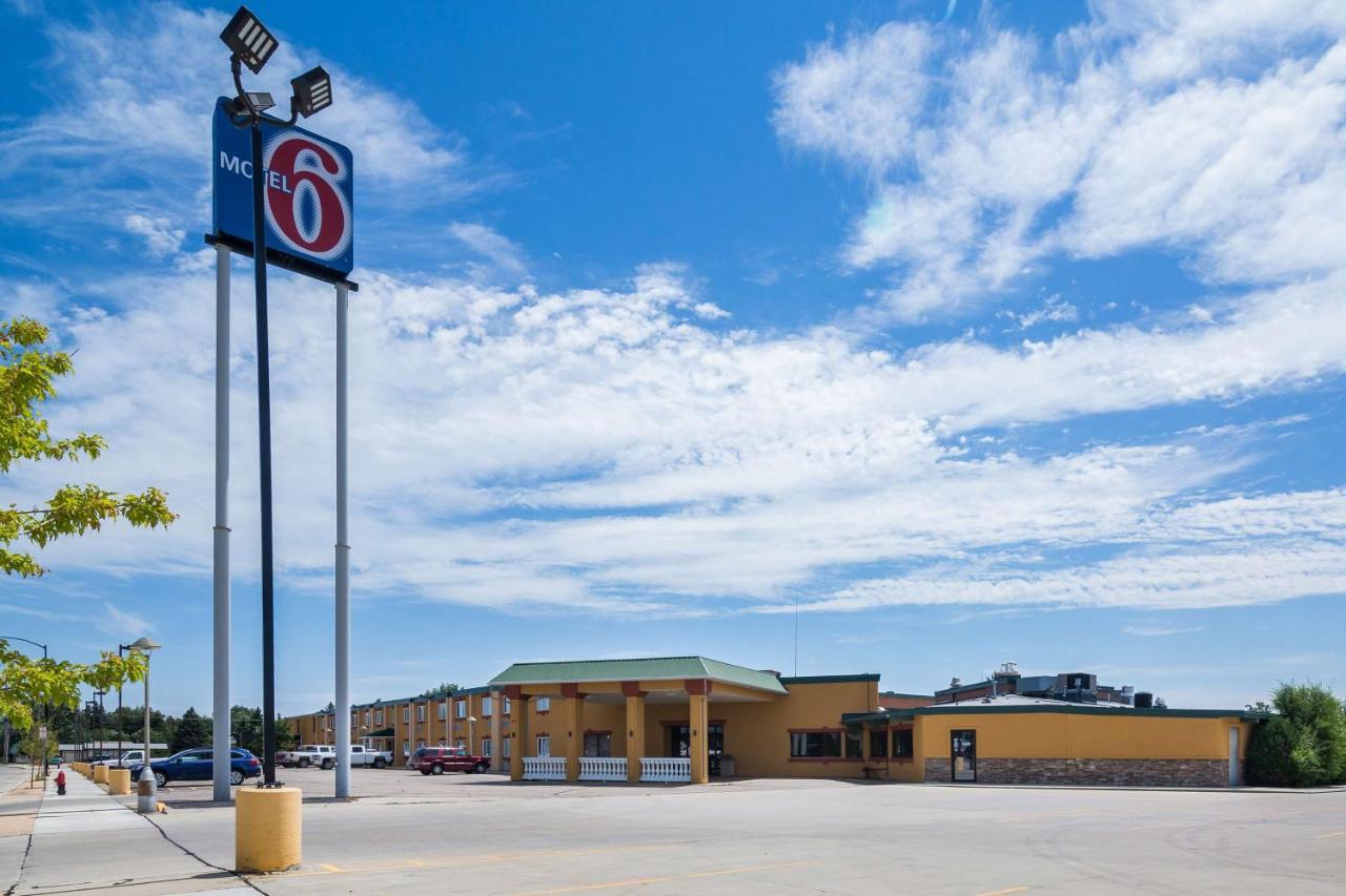 Badlands Inn & Suites Dickinson Exterior photo